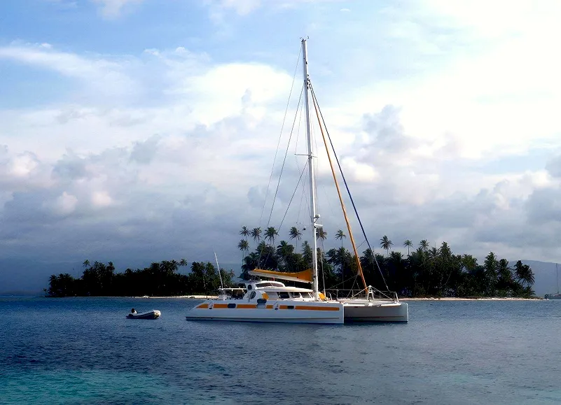 vue du pont du bateau Jangada dans le gros temps